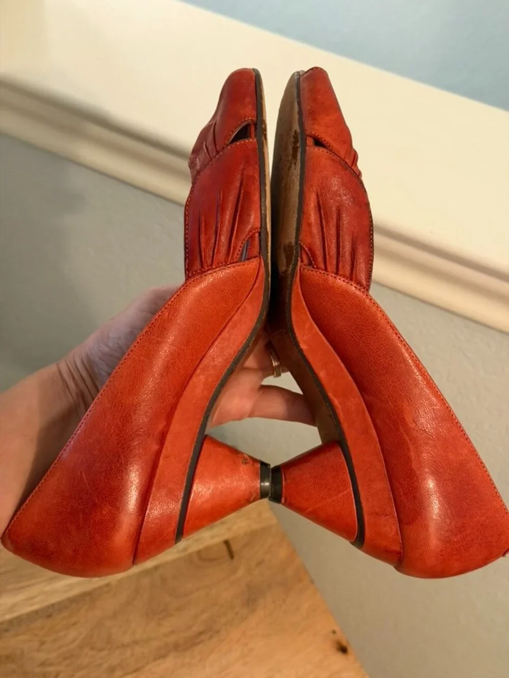 Frye Ada Pleats Peep Toe Pumps Coral Red Leather Kitten Heels Size 8 Vintage